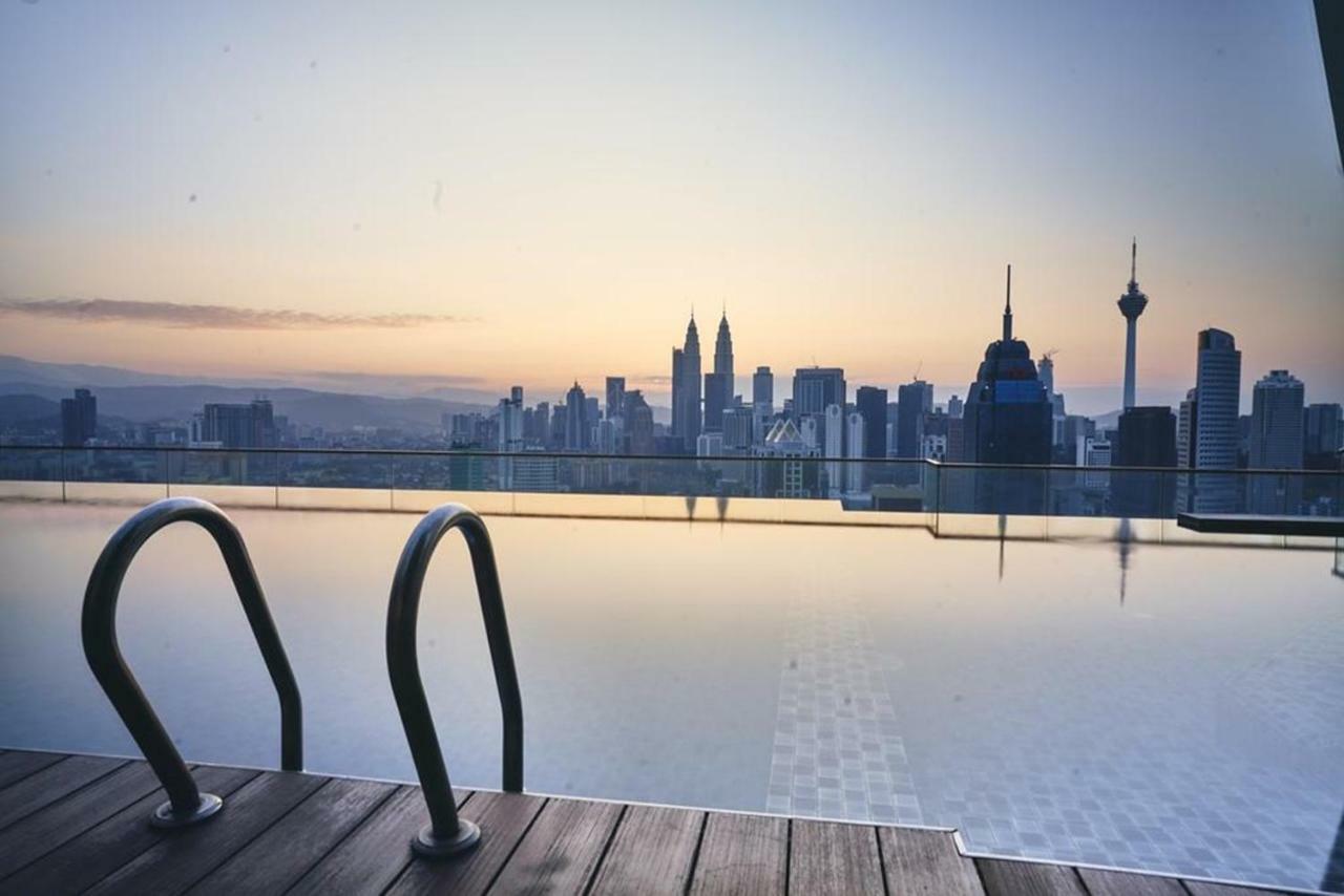 Klcc Inifinity Pool - The Regalia Residences & Suites By Kl Minsu Kuala Lumpur Ngoại thất bức ảnh