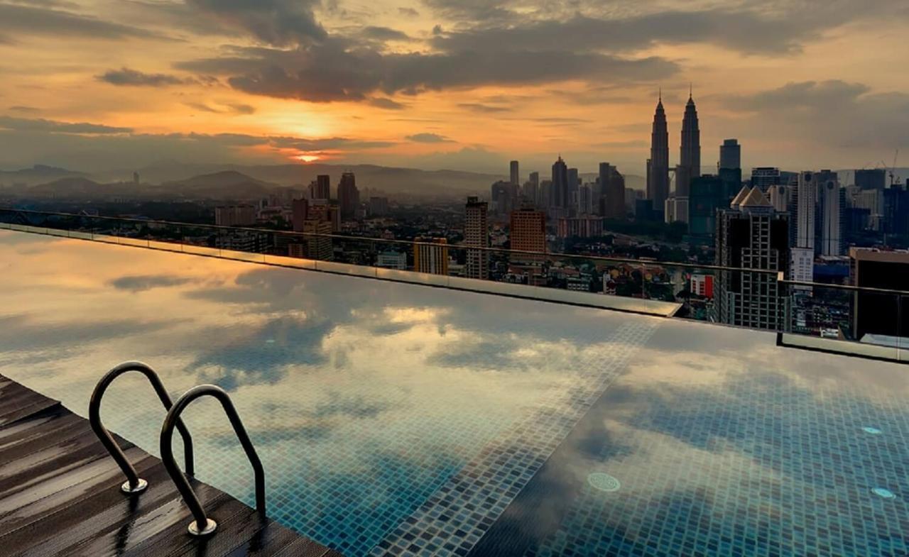 Klcc Inifinity Pool - The Regalia Residences & Suites By Kl Minsu Kuala Lumpur Ngoại thất bức ảnh