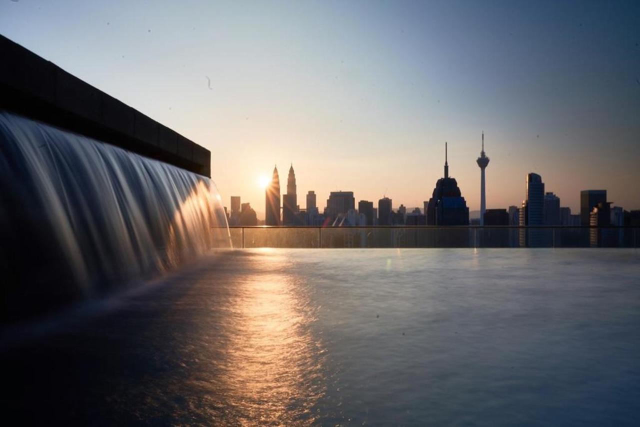 Klcc Inifinity Pool - The Regalia Residences & Suites By Kl Minsu Kuala Lumpur Ngoại thất bức ảnh